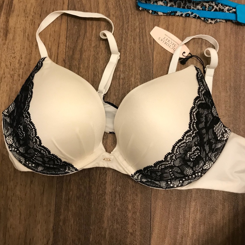 BRAND NEW 36B Victoria Secret Push Up Bra